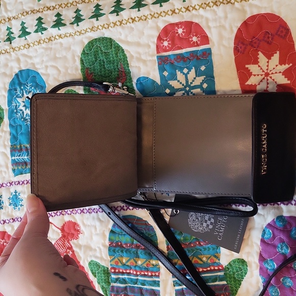 Vince Camuto Wallet - Picture 8 of 17